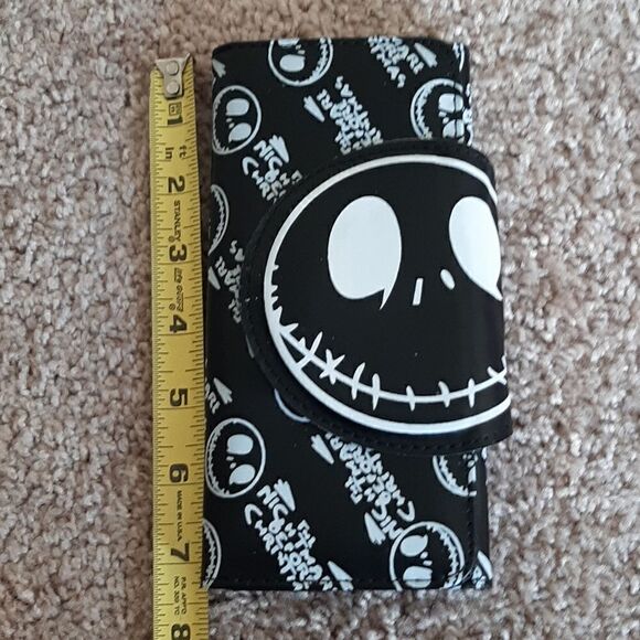 NWOT Nightmare Before Christmas black and white wallet. - Picture 4 of 5